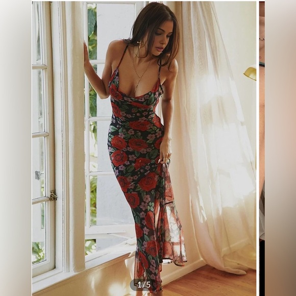 Commense Dresses & Skirts - Commense Black Maxi Dress with Red Rose Floral Print